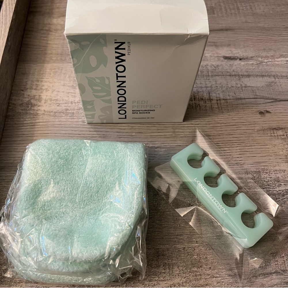 Londontown Pedi Perfect Moisturizing Spa Socks + Jelly Toe Separators Bundle